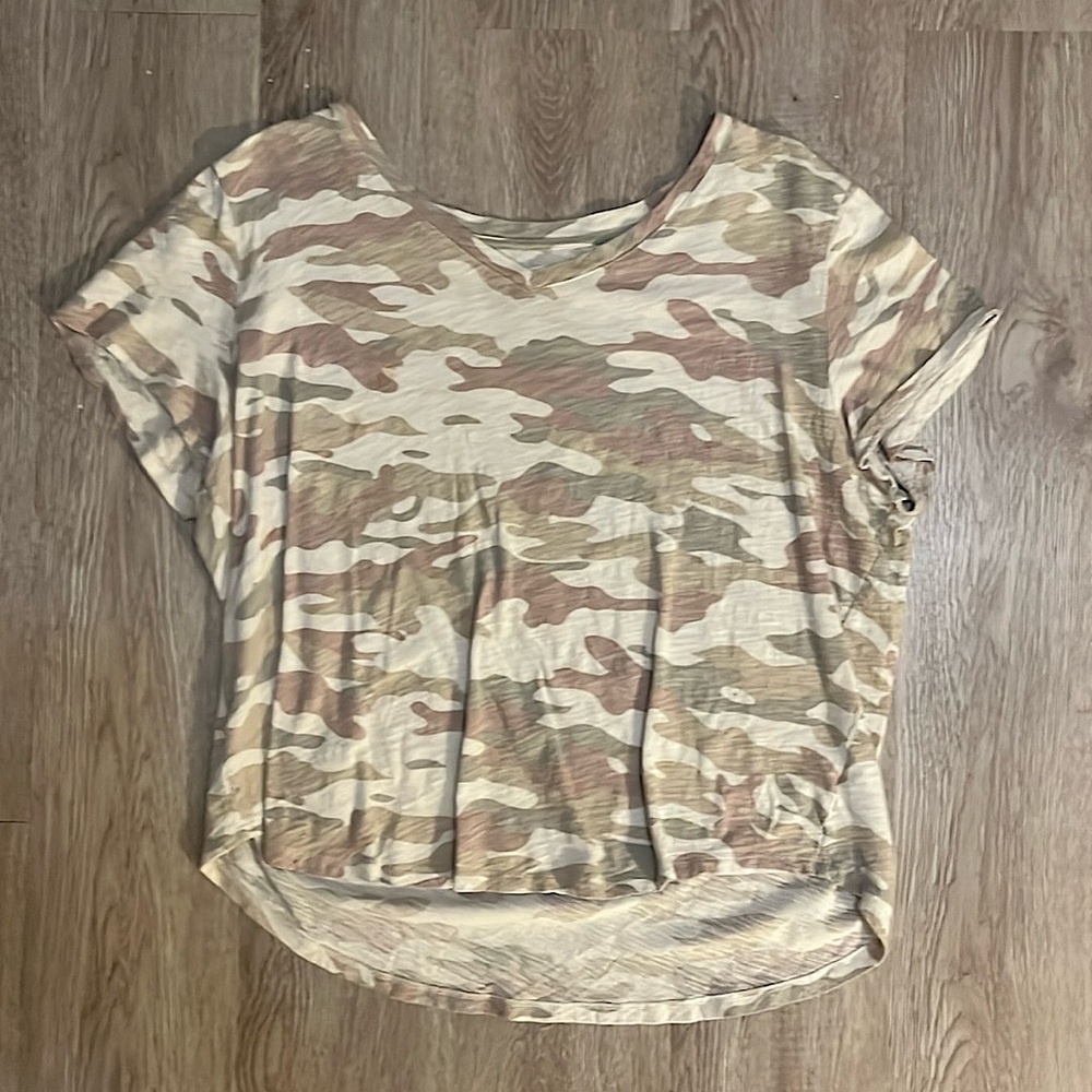 Light-Colored Camo shirt in XL